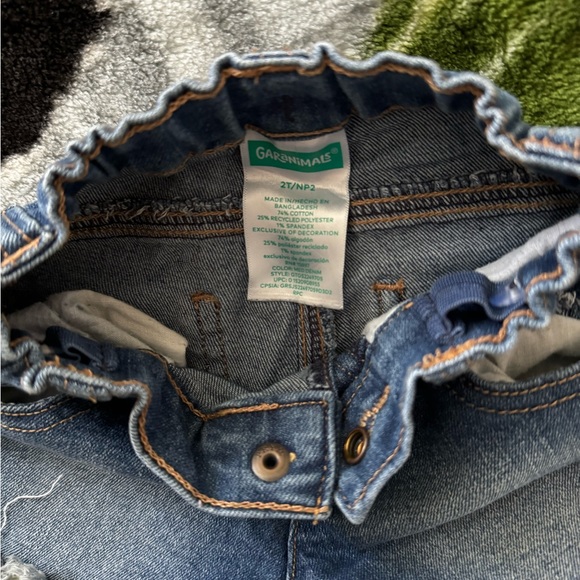 2T Girls Jean Shorts Frayed - Picture 3 of 3